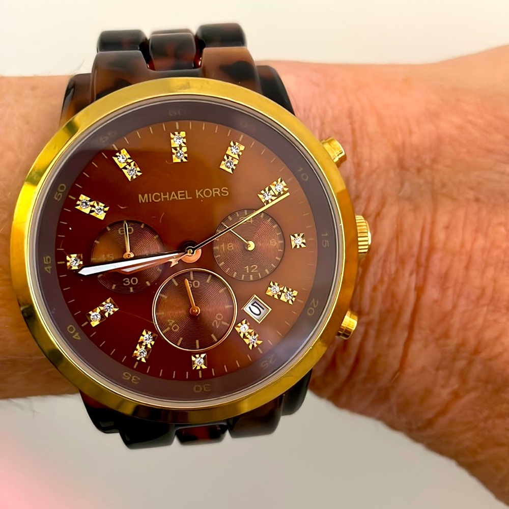 Micheal Kors Tortoise Shell Ceramic & Gold watch with quartz numeral place